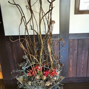 やかげ郷土美術館内への大型装花。枝モノ＆プリザ。