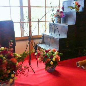 矢掛屋内の大名通りにある一角で花装飾。